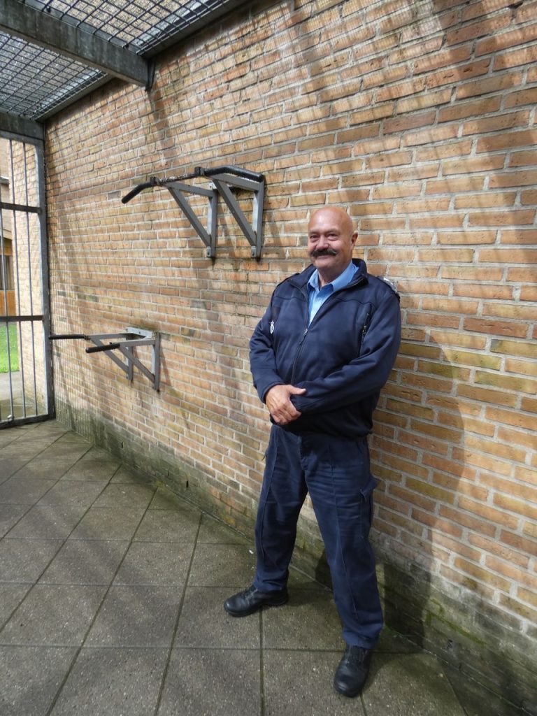 70 år og stadig på vagt: Henning går efter 50 år som fængselsbetjent